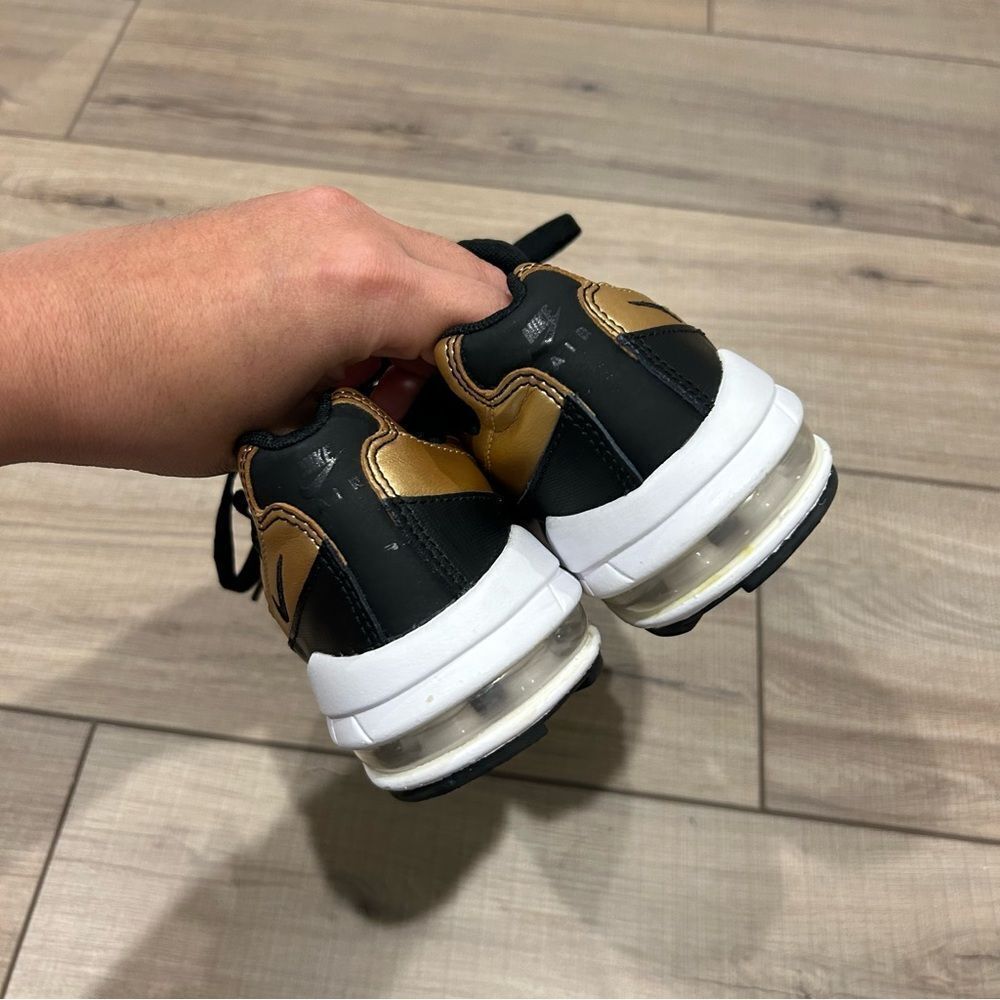 Nike Air Max 95 Youth 1Y Sneaker Shoes Black Metallic Gold 905461-032 - Picture 5 of 11